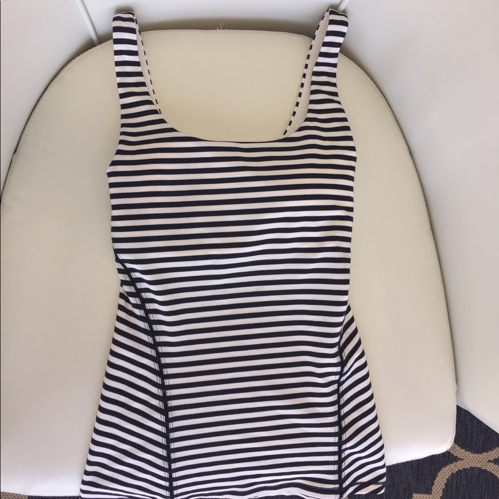 Lululemon - Picture 1 of 6